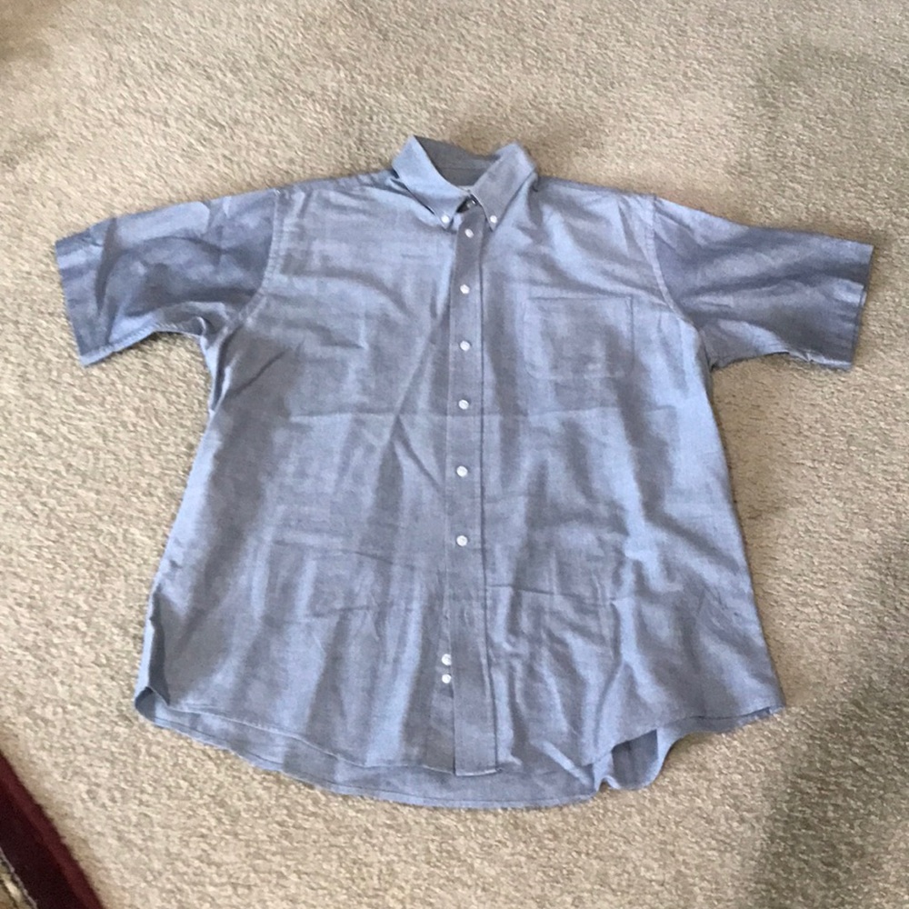 Mens Kings’ Court blue short-sleeve button-down shirt. Neck 16 1/2